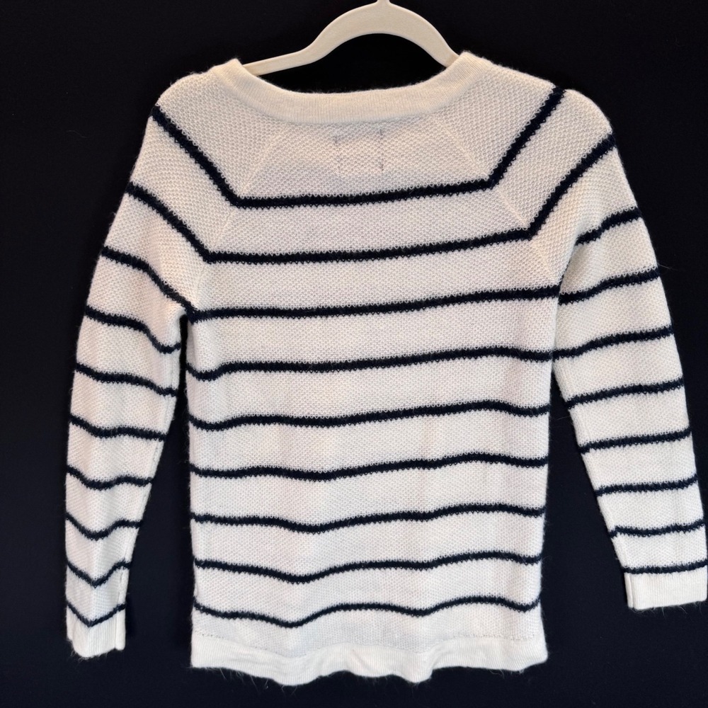 Abercrombie & Fitch Striped Shoulder Zip Knit Sweater Cream Navy Blue Small - Picture 2 of 6